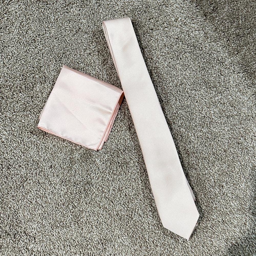 Elegant Pink Tie and Pocket Square Set